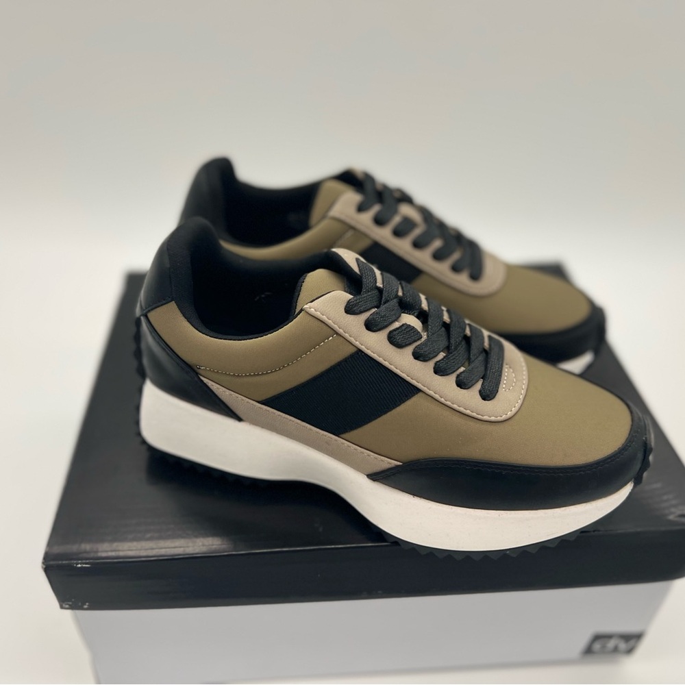 Dolce Vita Womens Bettie Olive Casual and Fashion Sneakers Sz 6.5 - Picture 3 of 6